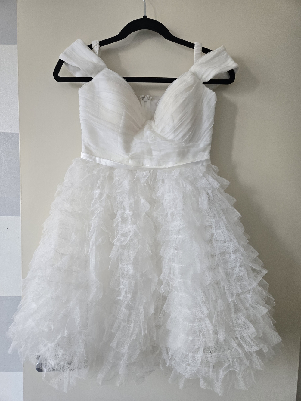 Ivory Ruffled Short Bridal Dress with Sweetheart Bodice
